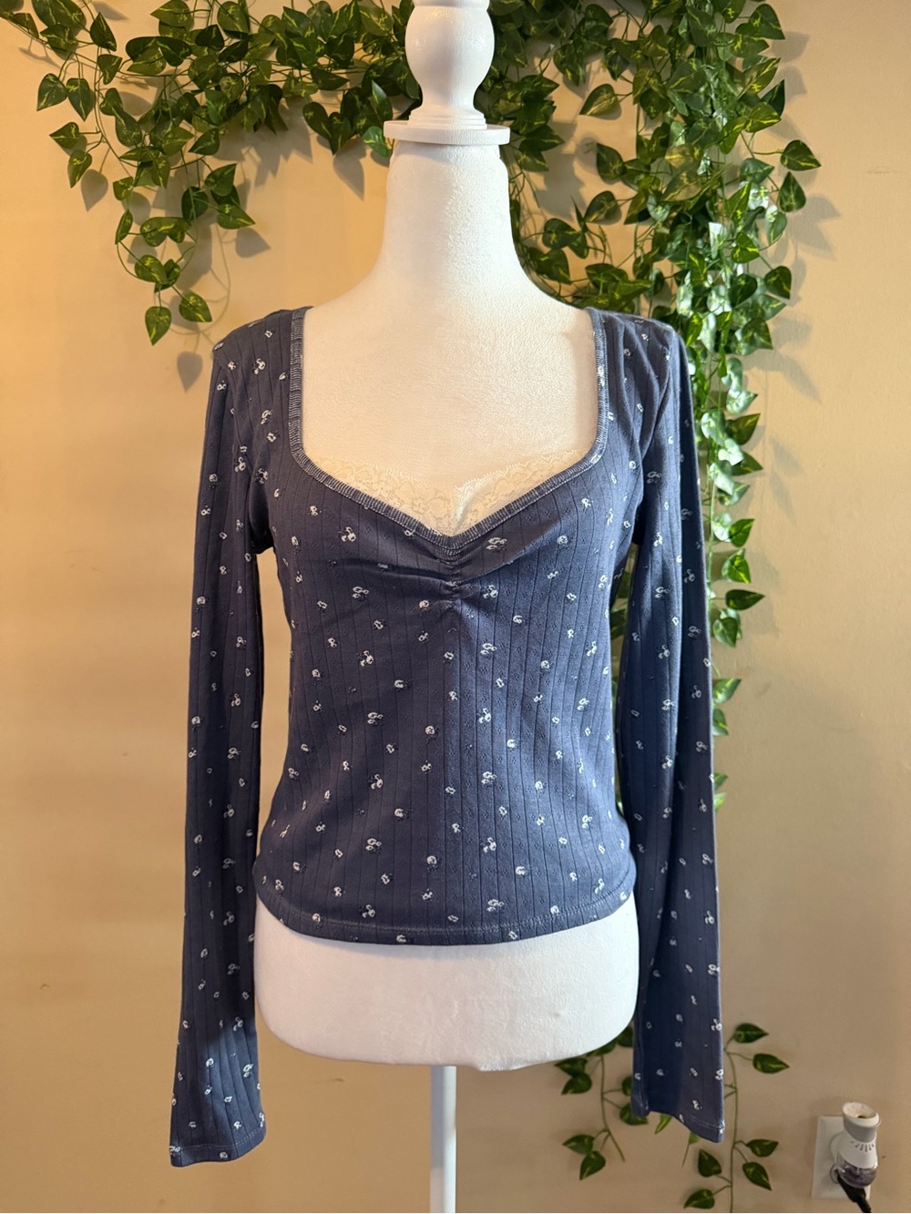 Women's Lace-Trim Long Sleeve Scoop Neck Top in Navy Blue